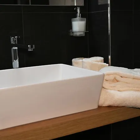 Palace Eight - & קוסנזה