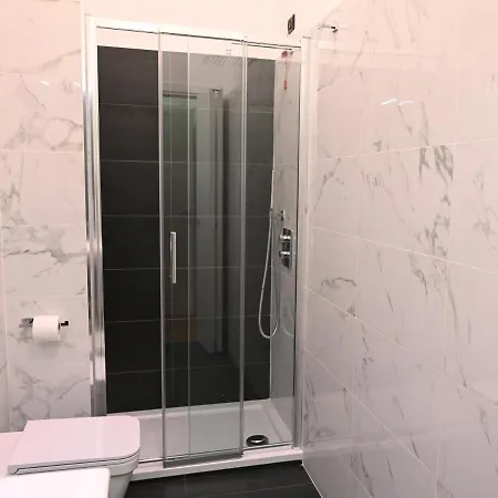 Palace Eight - & מלון קוסנזה