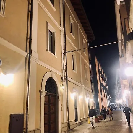 Palace Eight - & מלון *