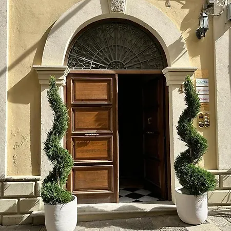 Hotel Palace Eight - & *