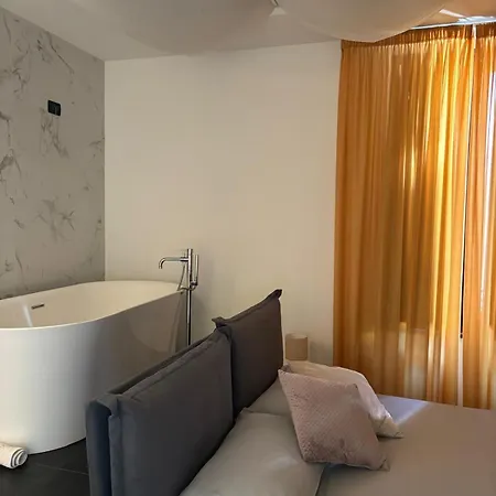 Palace Eight - & Hotel Cosenza