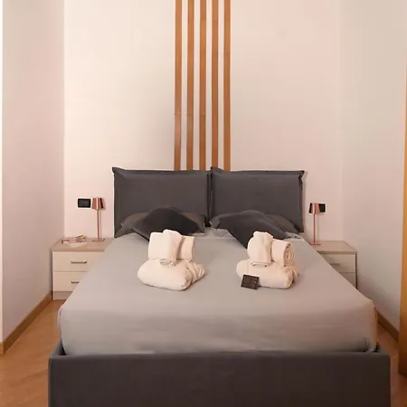 Hotel Palace Eight - &