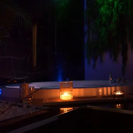 מלון Palace Eight - & *