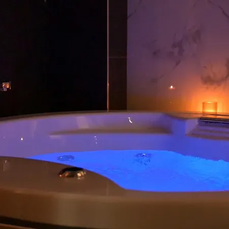 Palace Eight - & מלון קוסנזה