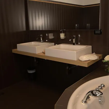 Palace Eight - & קוסנזה