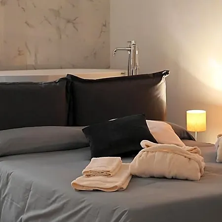 Hotel Palace Eight - & *